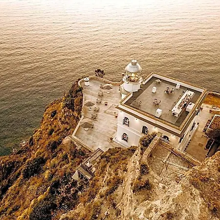 Faro Punta Imperatore 酒店 *